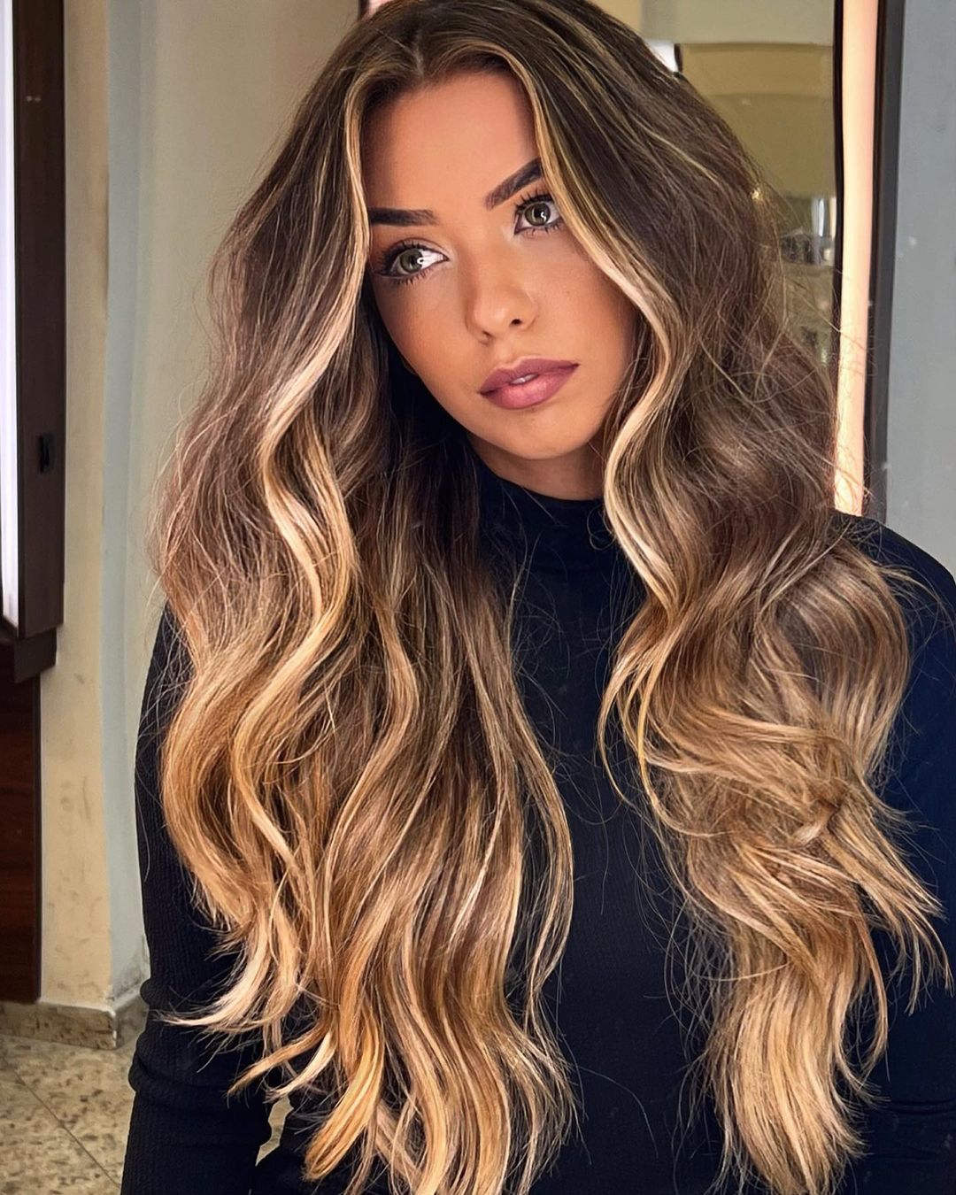 Long Brunette Hair and Luminous Blonde Highlights